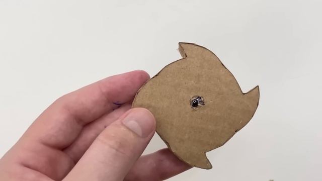 FAÇA UMA INCRÍVEL BEYBLADE COM PAPELÃO смотреть онлайн