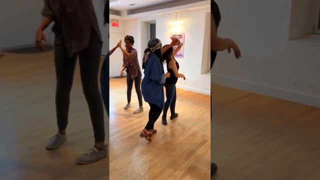 Salsa Beginners Group Class | Monday 8pm | Dr. Kizomba Studio смотреть онлайн