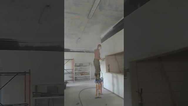 Покраска потолка по мексикански!!!(смотреть без звука)!! смотреть онлайн