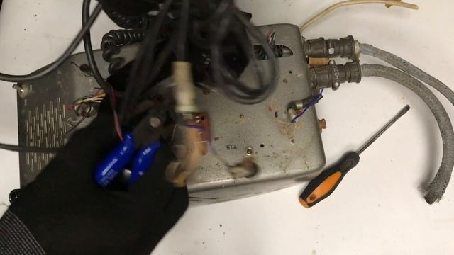 Поиск Ценных Радиодеталей в Дефектоскопе ДУК-13ИМ и АГТС-П из КУНГа связи! смотреть онлайн