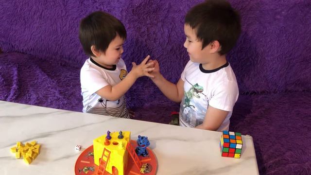 Данил и Самир играют в кошки мышки смотреть онлайн