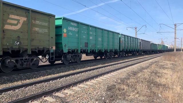 Электровоз ВЛ80С-1284/596А с грузовым поездом смотреть онлайн