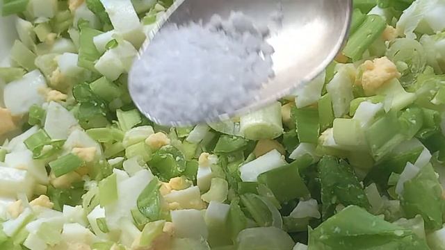 Рецепт из 80-х. Творожные пончики с начинкой из зеленого лука с яйцом смотреть онлайн