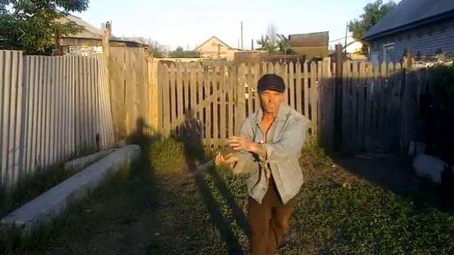 классно Жонглирует палкой