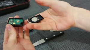 Замена батарейки в ключах Шкода Октавия А5