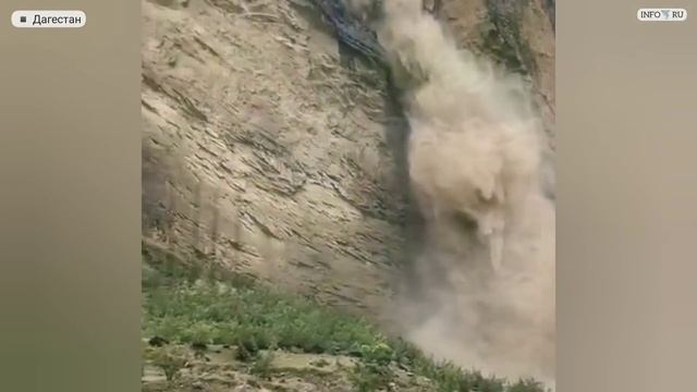 Страшные потоки воды уносят машины. Сошёл сель. Дагестан.