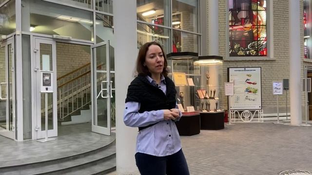 Экскурсия "Витражи Музея политической истории России". смотреть онлайн