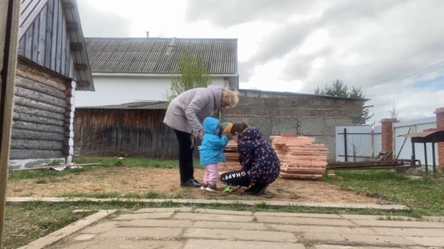 Будни блогера огородника. Посадила помидоры? Провожу время на улице, тепло и солнечно) смотреть онлайн
