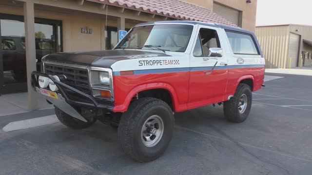 1983 Ford Bronco смотреть онлайн