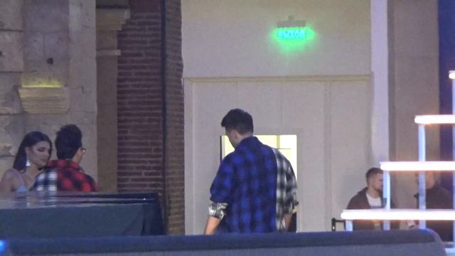 Артем Шалимов у сцены(Кунцевo,Пaртийная Зона,Вегас,22.4.18) смотреть онлайн