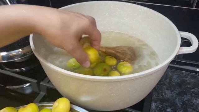 Əncir mürəbbəsi hazırlanması /Варенье из инжира / İncir reçeli tarifi смотреть онлайн