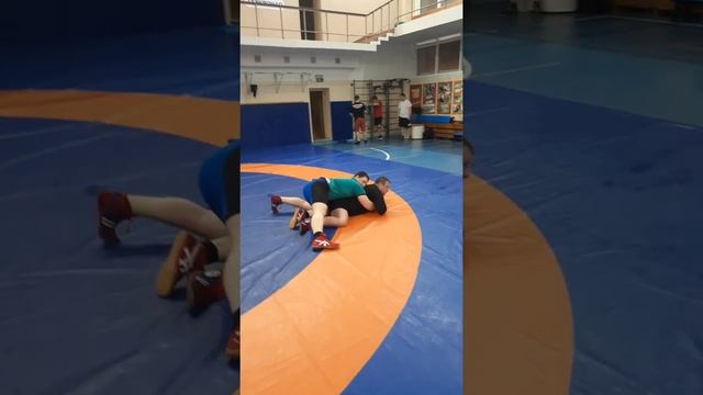 Тренировка по Греко- римской борьбе, самообороне и ОФП для мужчин. г.Южно-Сахалинск. 89147578515. смотреть онлайн