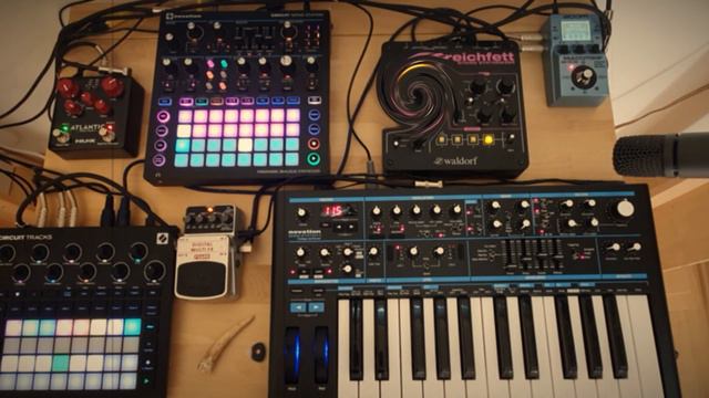 Random Song For A Troubled World - Ambient - Circuit Tracks смотреть онлайн
