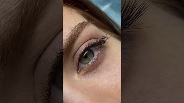 Стрелочка в небольших длинах ?️ #наращиваниересниц #ресницы #lashes #lashextensions смотреть онлайн