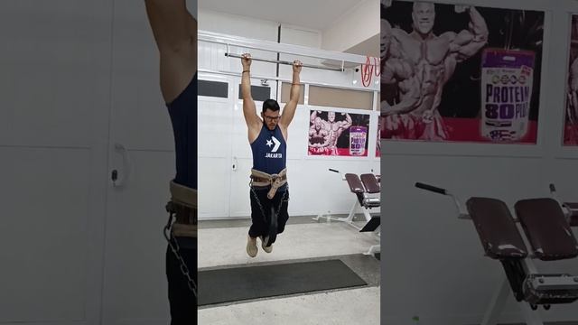 Впервые пробую себя в таком направлении как Street lighting. Мой вес 77кг Доп вес 30кг Итог: 107kg. смотреть онлайн