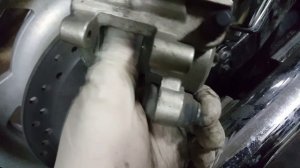 Замена задних тормозных колодок Honda VTX 1300