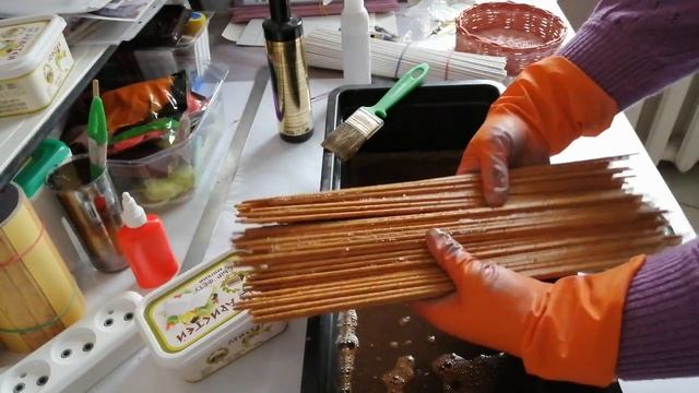 Красим трубочки в натуральный, соломенный цвет морилкой клён смотреть онлайн