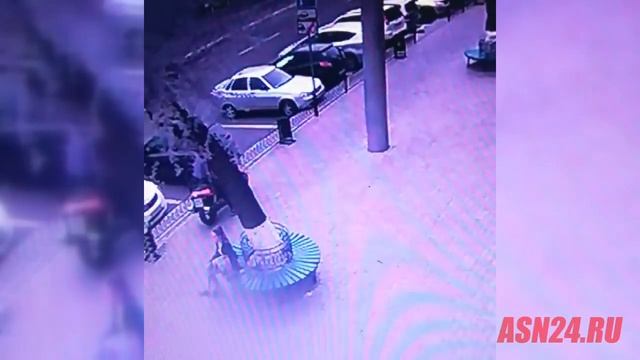 Автохам-мотоциклист припарковался у ярмарки смотреть онлайн