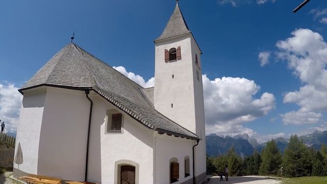 Sentiero Badia - Rif.Santa Croce - Grotta della Neve - Ranch da André [Trekking 3/3 Alta Badia] смотреть онлайн