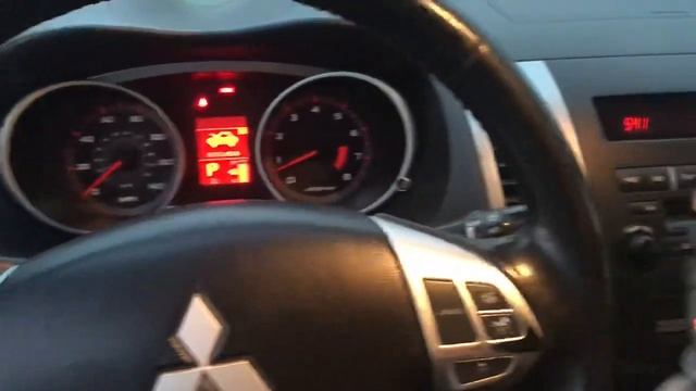 Service Required на Mitsubishi Outlander смотреть онлайн