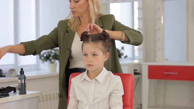 ВИДЕОУРОК: Прически для девочек в школу смотреть онлайн