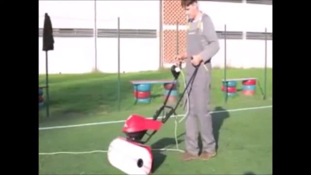 Motobalayeuse électrique Eurosystems Sandy - Spécial Gazons synthétiques смотреть онлайн