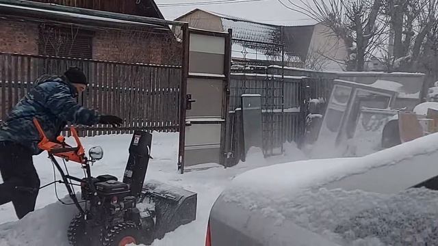 снегоуборщик carver stg 6561 El. первый запуск. смотреть онлайн