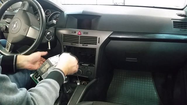 как снять штатную магнитолу опель астра ш , Opel Astra H