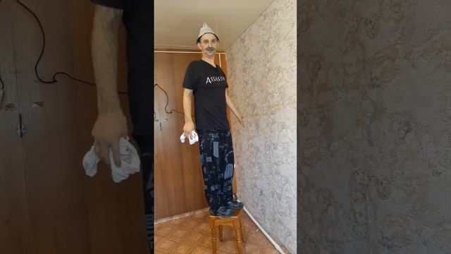 как поклеить обои без стыков приколы лучшие приколы 2022 история из жизни #shorts смотреть онлайн