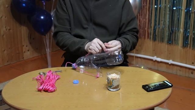 Своими руками - КОРМУШКА из пластиковой бутылки для птиц Кормушка для школы смотреть онлайн