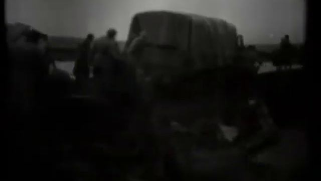 Может быть отдельным штатским лицам эта песня малость невдомек смотреть онлайн