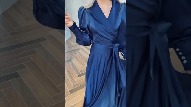 Синее шёлковое длинное платье с рукавами смотреть онлайн