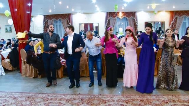 Вот как надо танцевать бар. Огонь Тима!!! смотреть онлайн