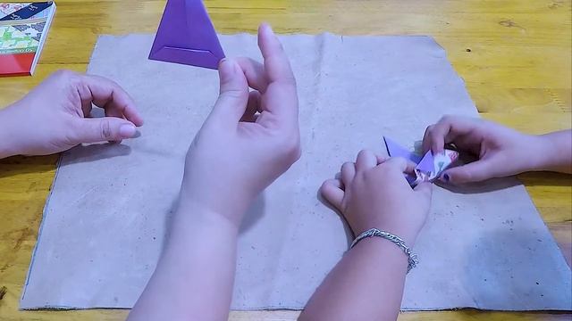 Chơi cùng Sue - Làm vương miện giấy смотреть онлайн