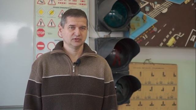 Со скольки учиться на права? смотреть онлайн