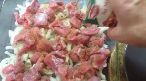 Картошка с мясом и грибами в духовке.