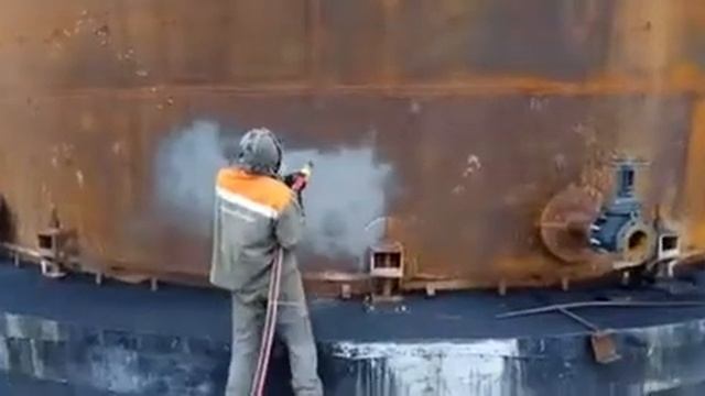 Абразивоструйная очистка стенки резервуара РВС смотреть онлайн