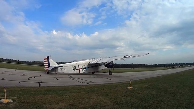 EAA's 1929 Ford Tri Motor Aircraft смотреть онлайн