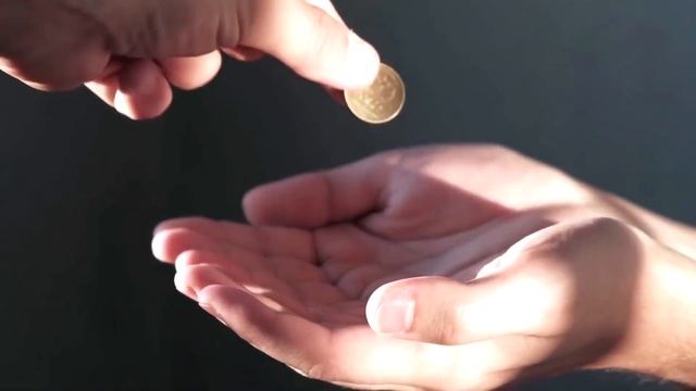 Хозяин посещал свои рестораны, одетый как бомж // То, как с ним обращались, шокировало его смотреть онлайн