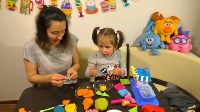 ПЛЕЙ ДО своими руками Кексы из PLAY DOH Двойные десерты Double Desserts Playset смотреть онлайн