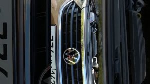 Установка сетки, защиты радиатора на Volkswagen polo лифтбэк, в районе значка.