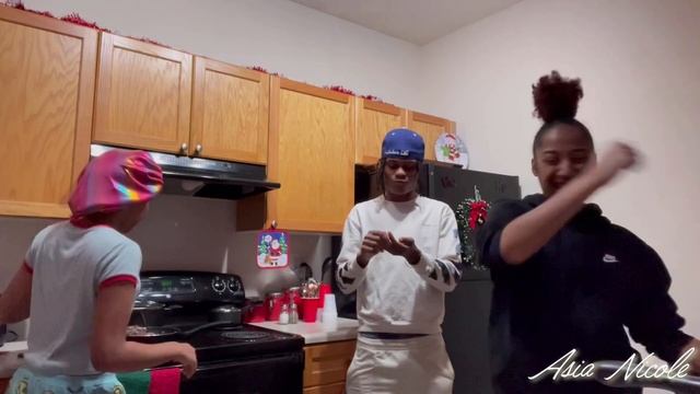 VLOGMAS DAY 2 | Flirting with Tay PRANK ON LIL JAVA ? смотреть онлайн