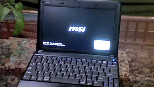Accouncing the netXbook - an MSI Wind running 3 OSes - OS X, XP, and Ubuntu Triple Boot смотреть онлайн