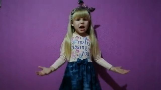 Стихотворение: "Мама милая моя".Читает Алина Ермакова (студия раннего эстетического развития) смотреть онлайн