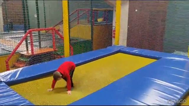 В выходные ездили с детьми и с крёстными в развлекательный центр для детей.04.11.23