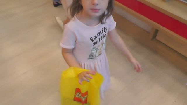 Самый Лучший День Рождения Киры ПОДАРКИ и Покупки на 6 лет Новые игрушки смотреть онлайн