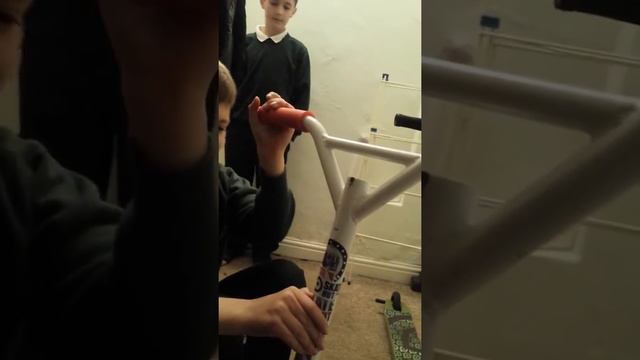 Mac and bobby's scoot check V2 смотреть онлайн