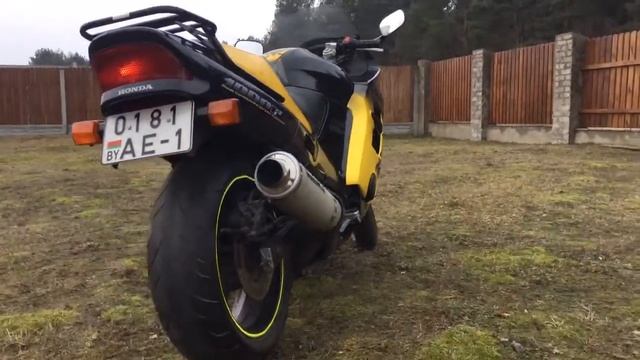 Honda CBR 1000F, 1999 смотреть онлайн
