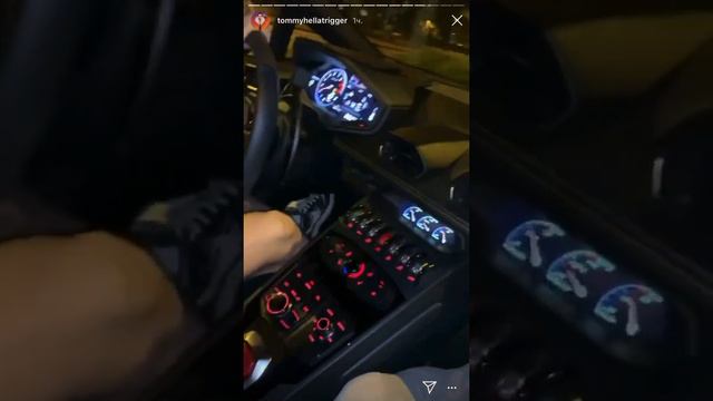 Kizaru показывает цацки и едет на малышке без крыши прямо в космос смотреть онлайн