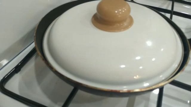 Яичница из утиных яиц. Нереально повезло с большими яйцами. Сытная яичница дома смотреть онлайн